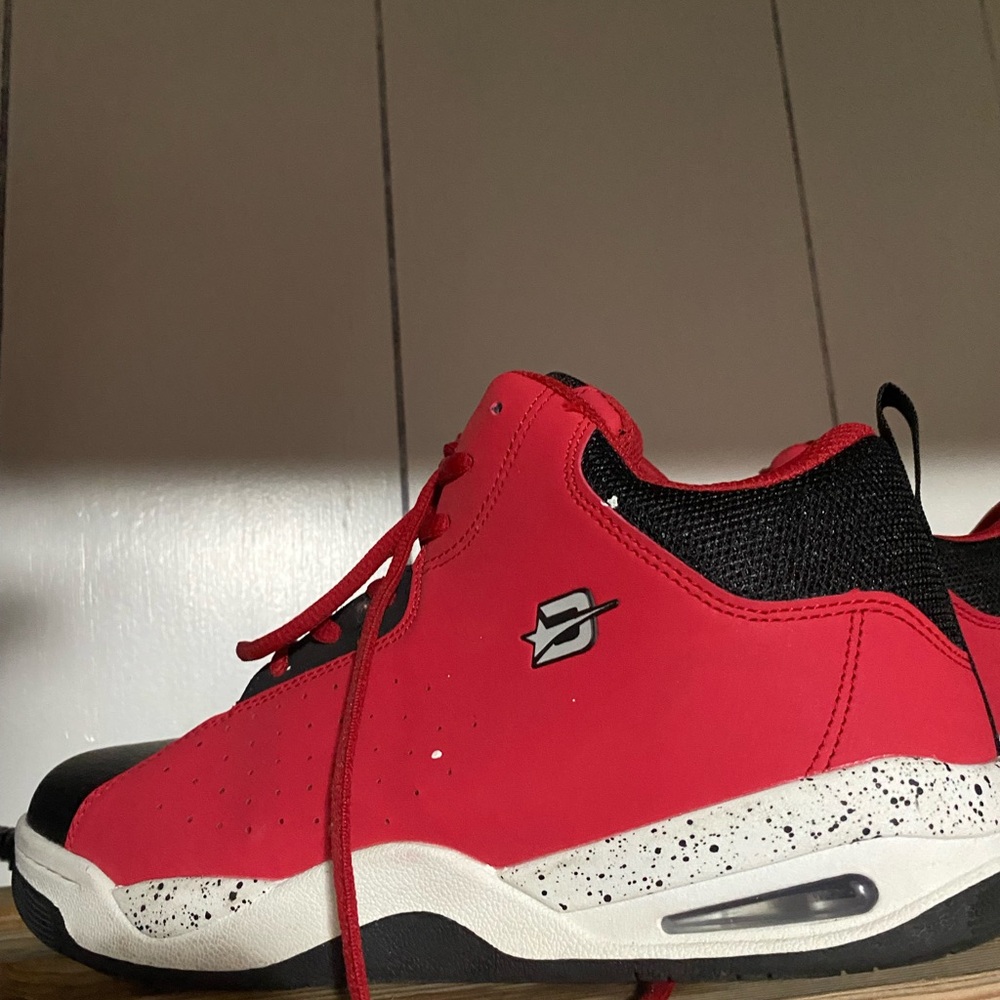 Red and black sneakers men’s size 8